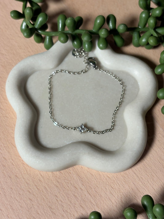 Elegant silver bracelet with small rhinestone detail